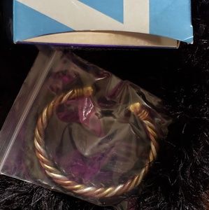 NWT Avon Tri tone twist Magnetic bracelet